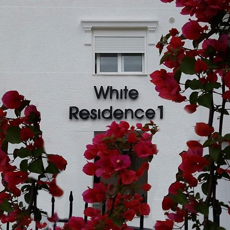 Cirasola Home - White Residence 1 Sarande Bagian luar foto