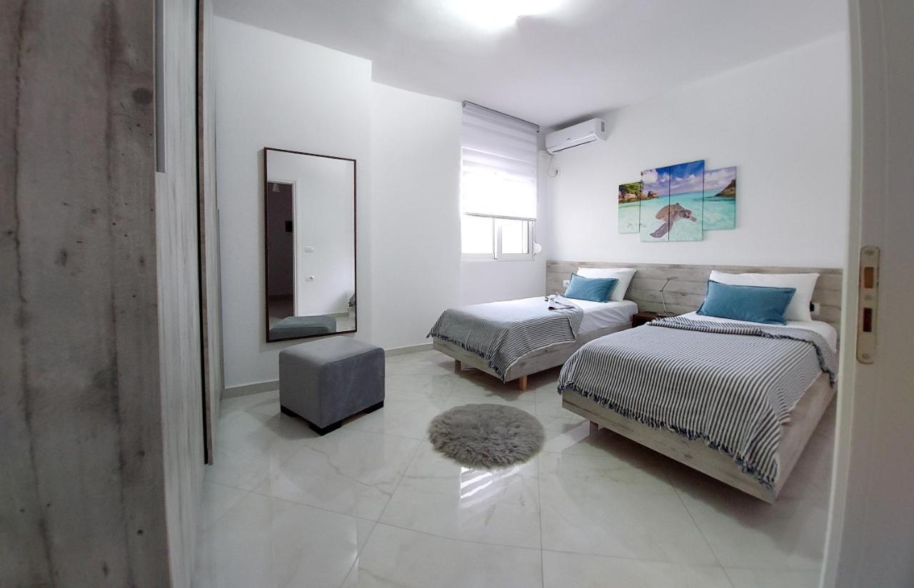 Cirasola Home - White Residence 1 Sarande Bagian luar foto