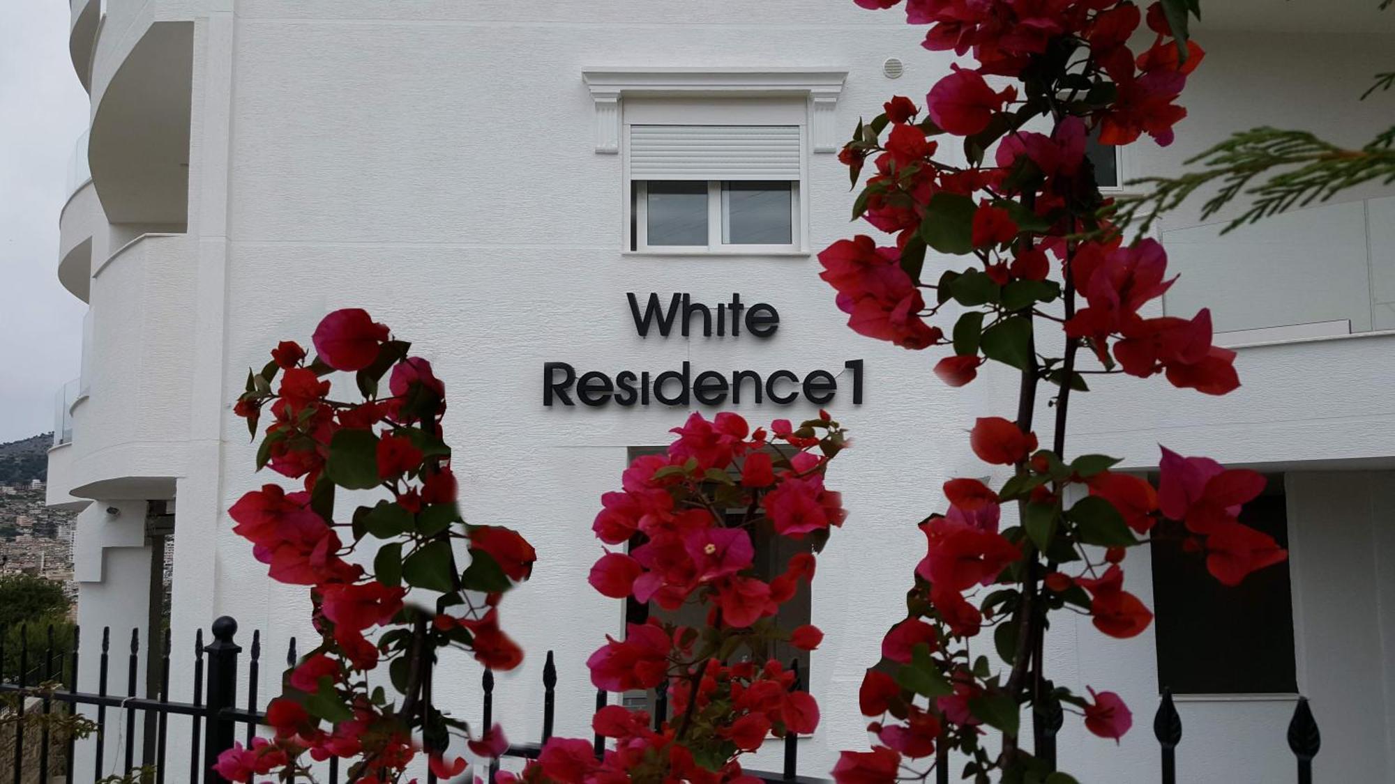 Cirasola Home - White Residence 1 Sarande Bagian luar foto